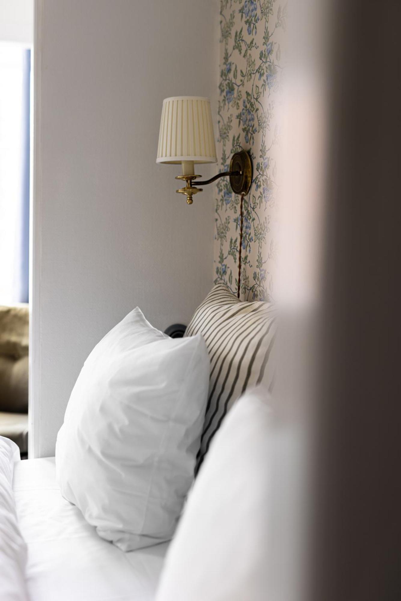Arnfeldt Hotel Эрёскёбинг Экстерьер фото