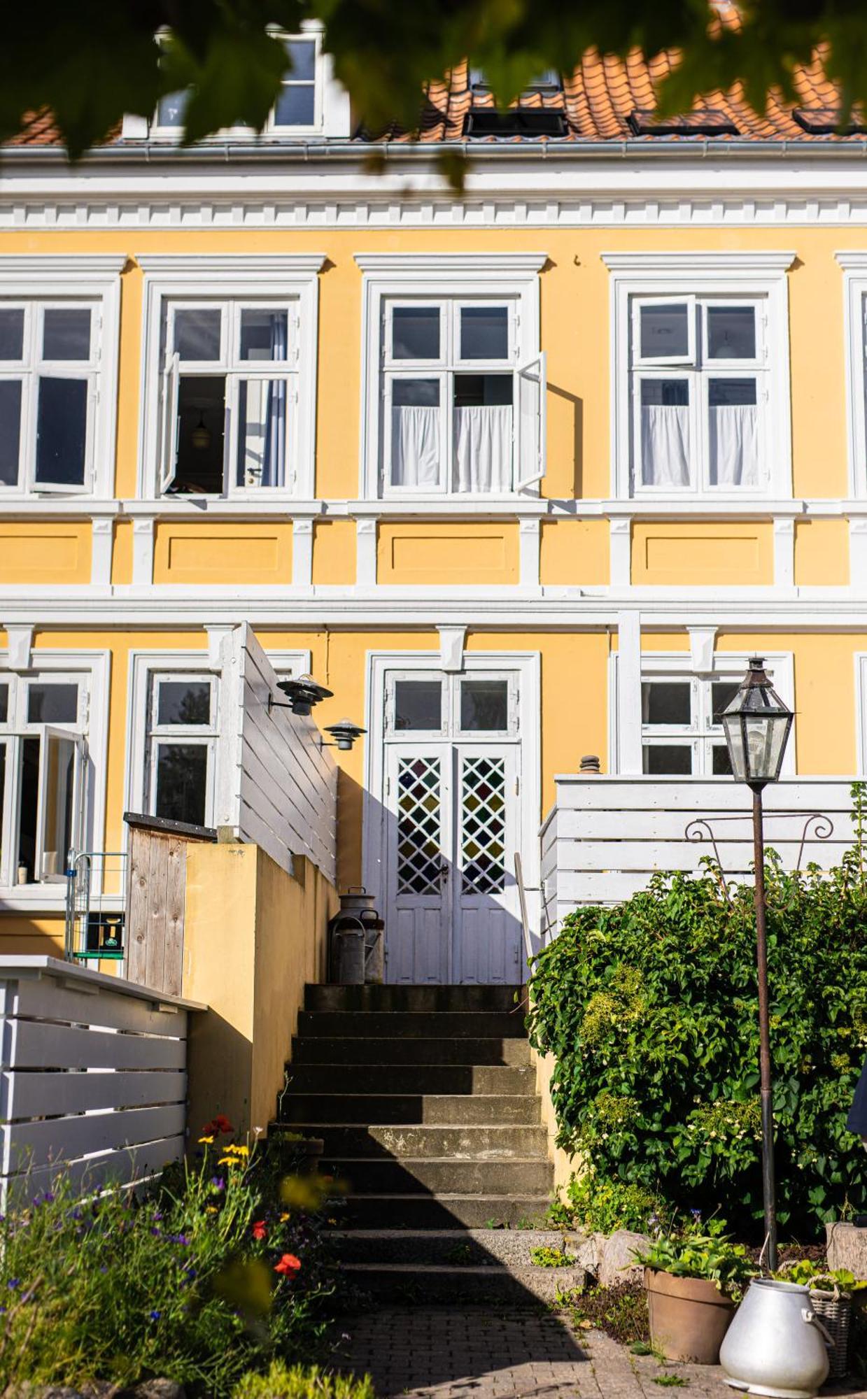 Arnfeldt Hotel Эрёскёбинг Экстерьер фото